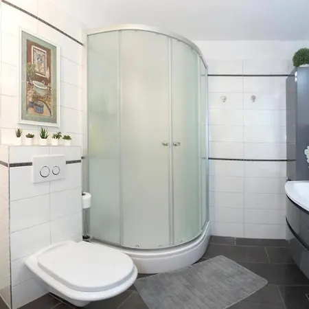 Apartment With 5 Bedrooms