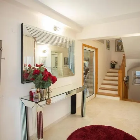 With 5 Bedrooms Split