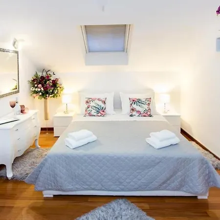 With 5 Bedrooms Apartment