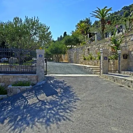Apartment With 5 Bedrooms